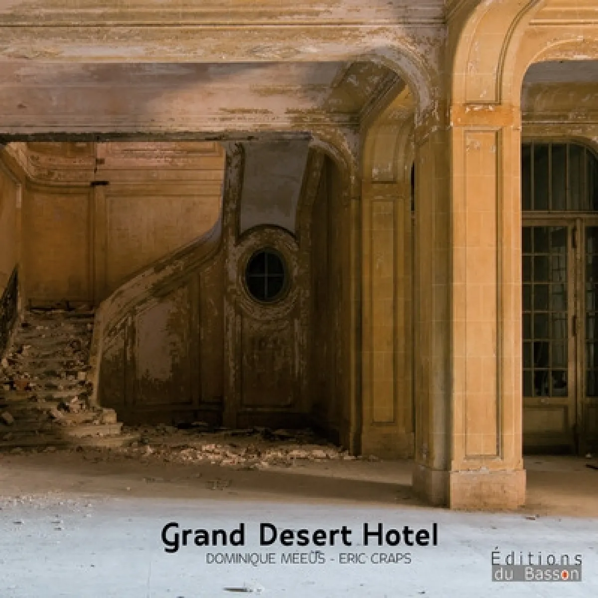 "Grand Desert Hotel"